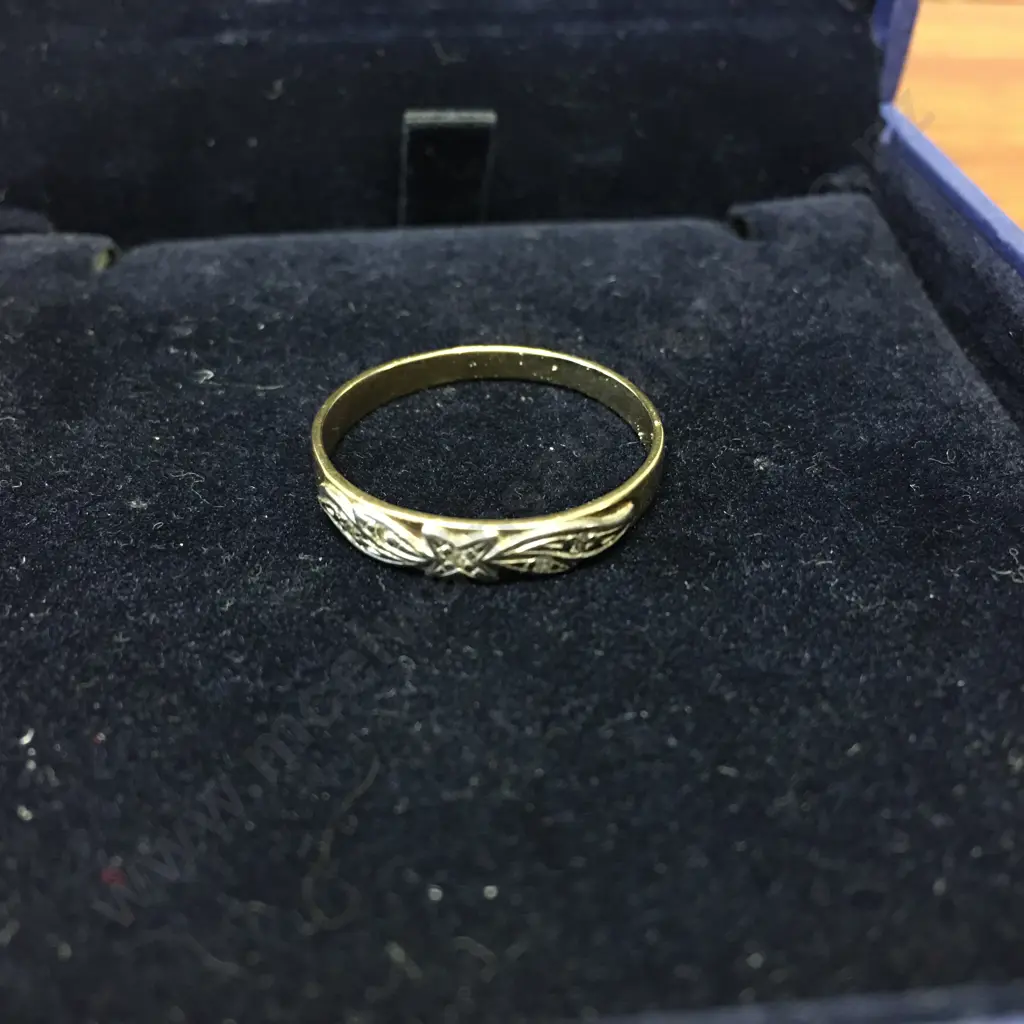 Gold Ladies Ring Stamped 375 Image 1++